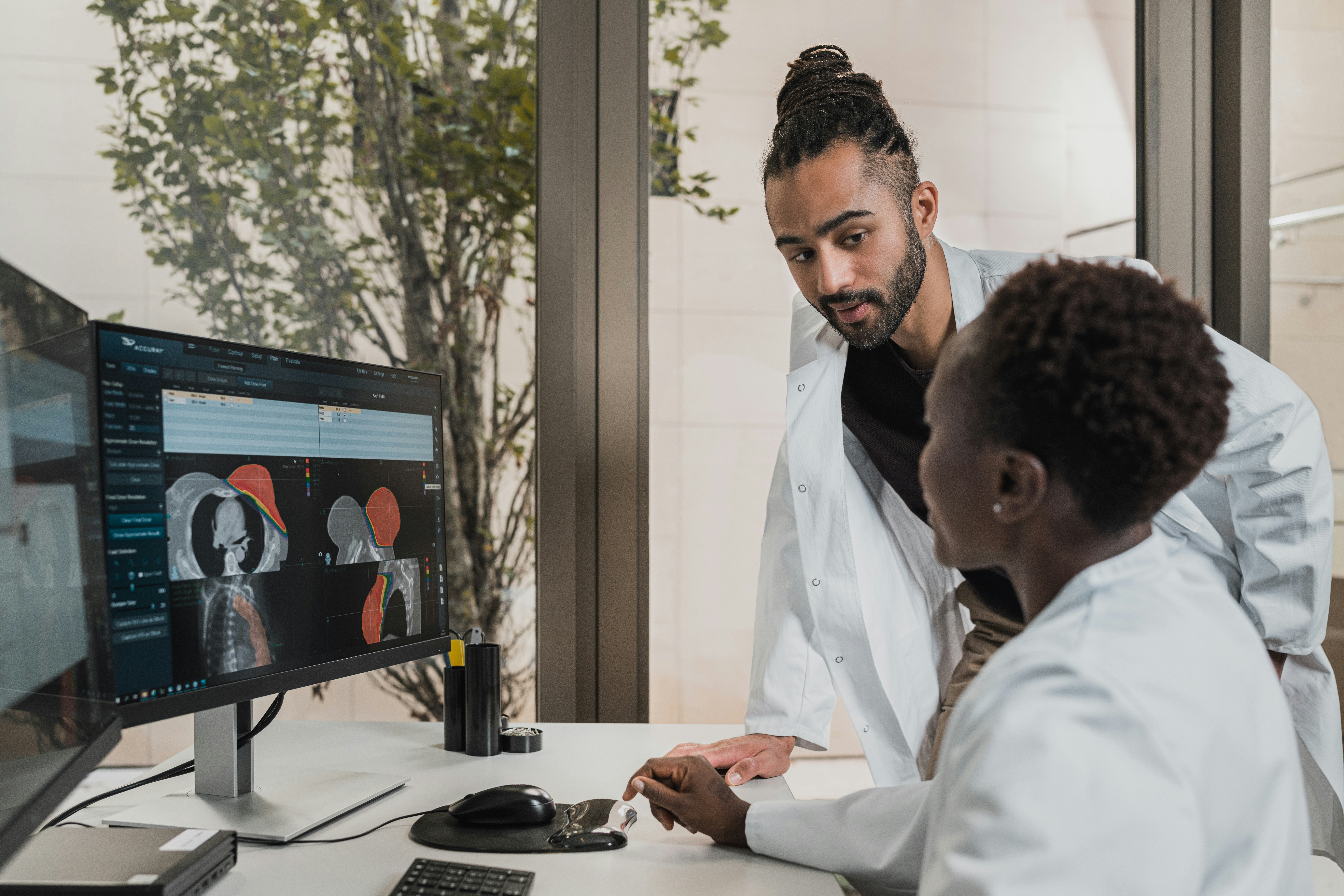 doctors working together